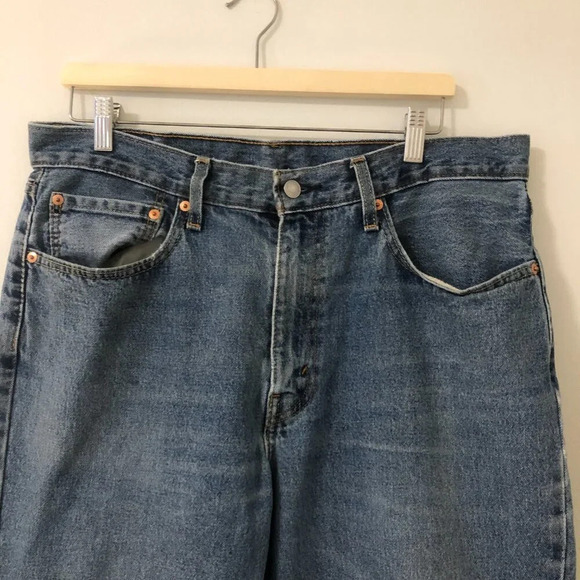 Levi's Straight Leg 34 x 32 Blue Light Medium  Wash Jeans - Picture 2 of 10